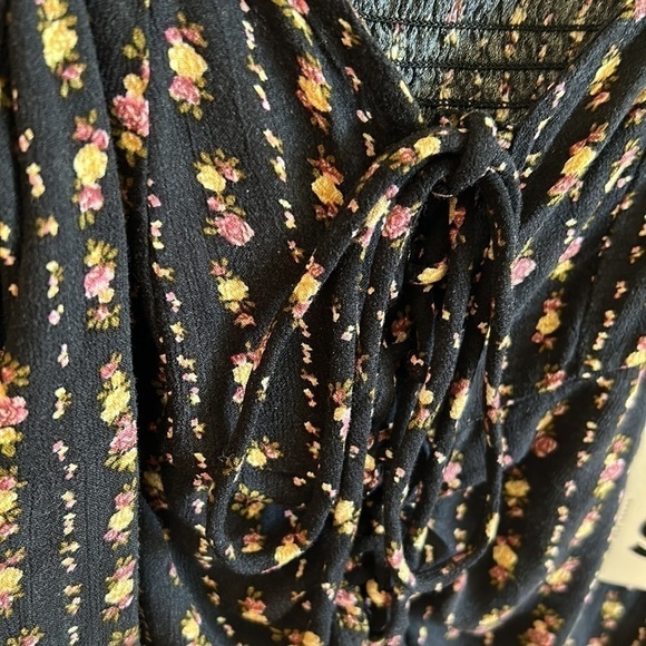 SO Junior’s Floral off the shoulder Top - Picture 4 of 5